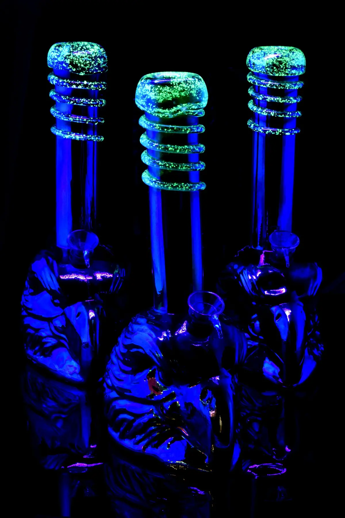 Metallic Eagle Glow-In-The-Dark Frit Soft Glass Bong “Roost Rocket” – 11″ – Assorted Colors 1
